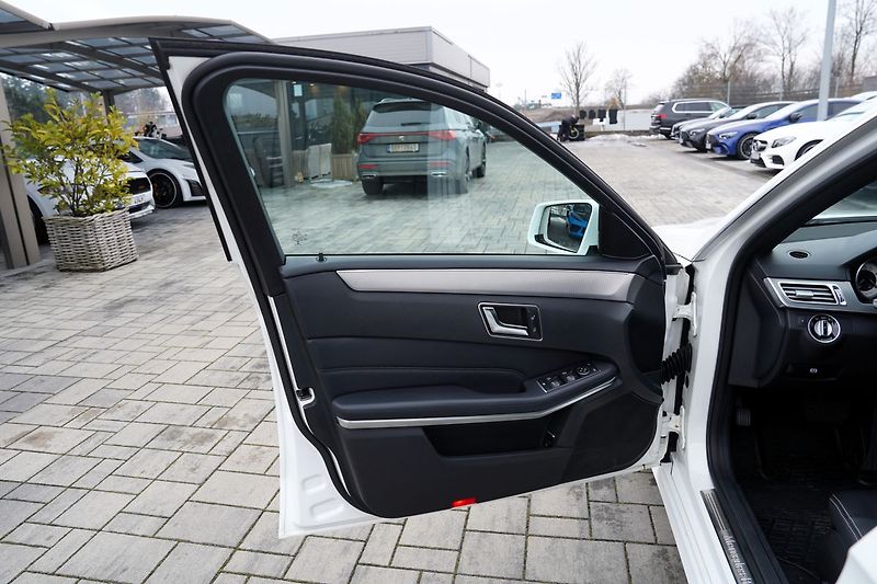 Mercedes-Benz Třídy E E 220d Avantgarde/kůže/AT/ČR - fotka 16 z 36