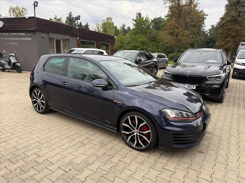 Volkswagen Golf 2.0 GTI DSG - fotka 3 z 19