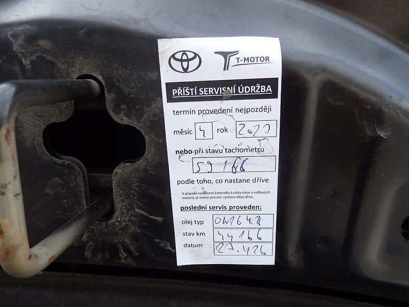 Toyota C-HR 1.8 HYBRID EXECUTIVE - fotka 14 z 20