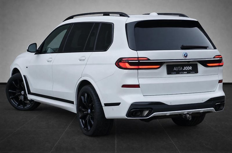 BMW X7 40d xDrive, Masáže, Skylounge - fotka 3 z 47