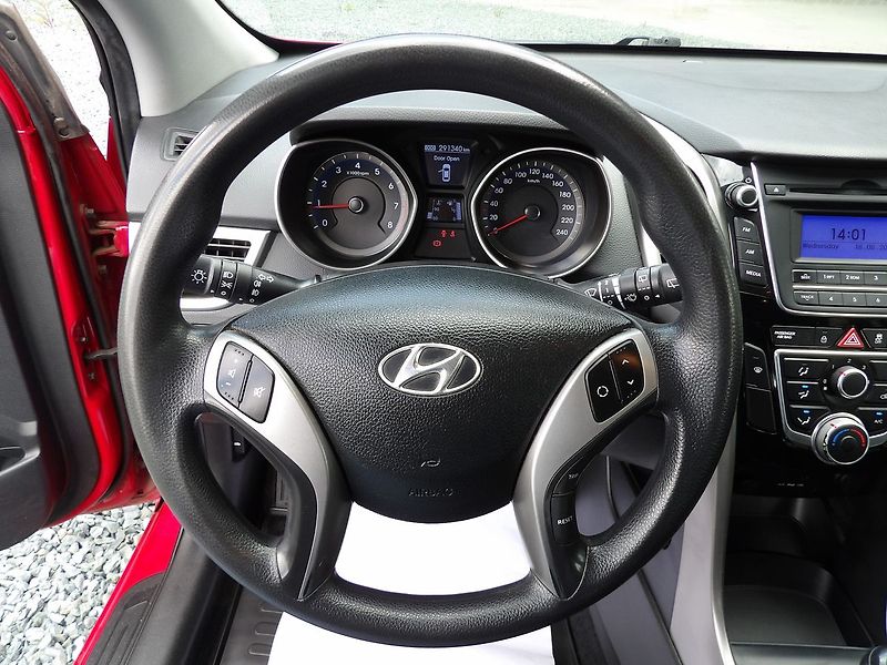 Hyundai i30 1.4i CVVT Trikolor ČR - fotka 9 z 28