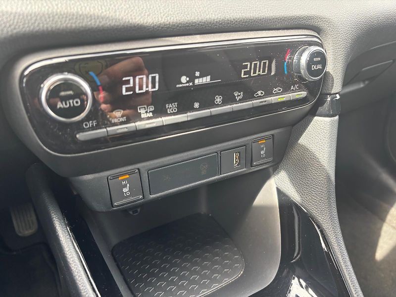 Toyota Yaris 1.5 HSD e-CVT Selection Style - fotka 21 z 28