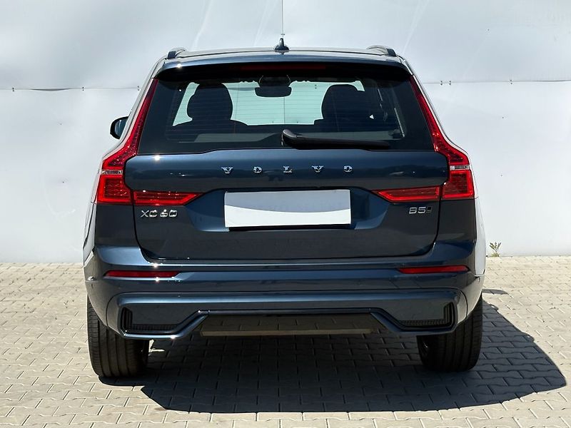 Volvo XC60 Plus Dark B5 AWD 184kW - fotka 6 z 26