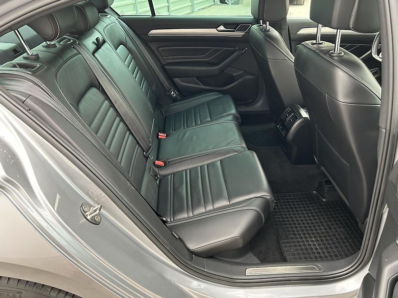 Volkswagen Passat 2.0 TDI 4x4 R-Line - fotka 27 z 31