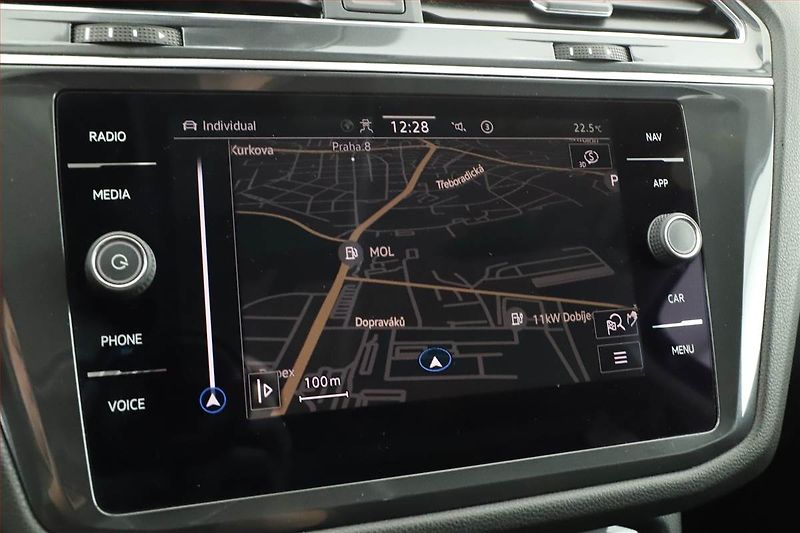 Volkswagen Tiguan Allspace (2023) Elegance 2.0 TSI - fotka 10 z 16