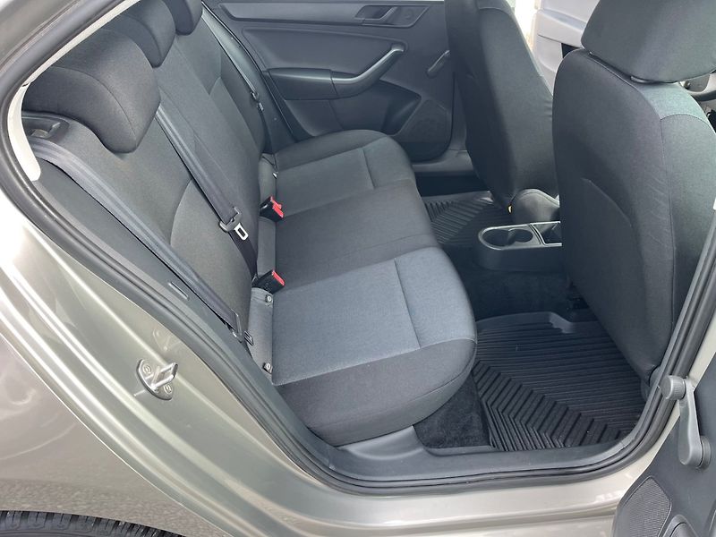Škoda Rapid (2013) 1.2 TSi - fotka 11 z 16
