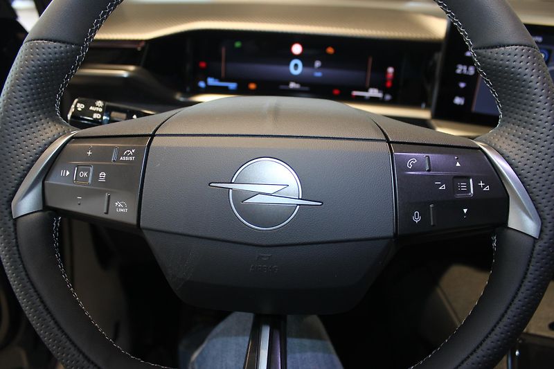 Opel Grandland (2025) Ultimate 1.6 PHEV (143kW/195k) - fotka 9 z 23