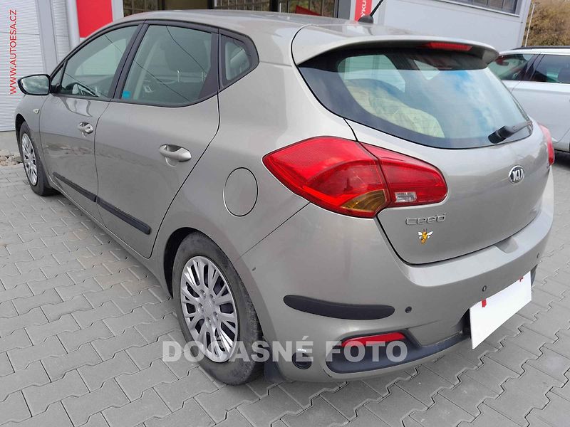 Kia Ceed (2014) 1.4i - fotka 2 z 3