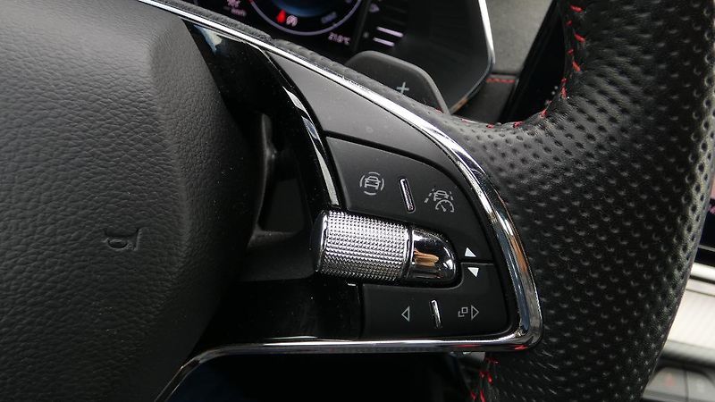 Škoda Octavia 2.0 TSI 180kW DSG RS - fotka 13 z 27