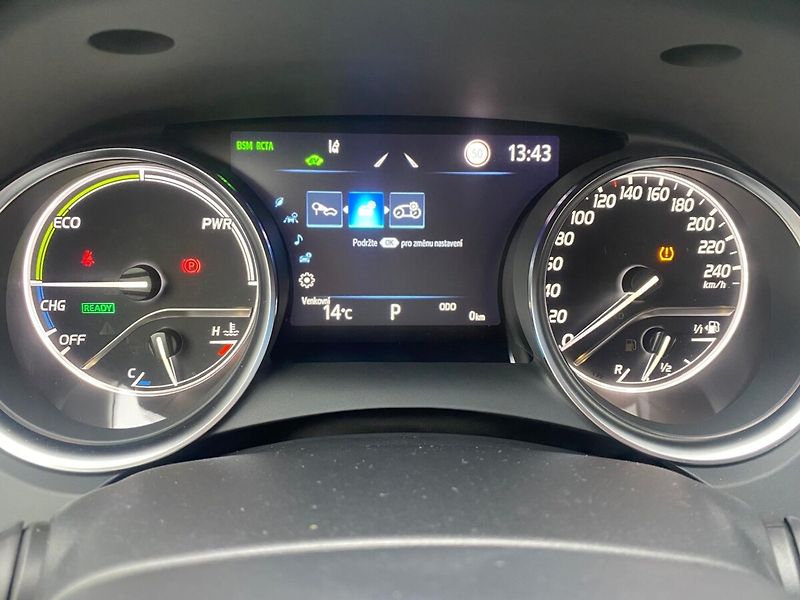 Toyota Camry 2,5 Hybrid Executive VIP - fotka 24 z 38