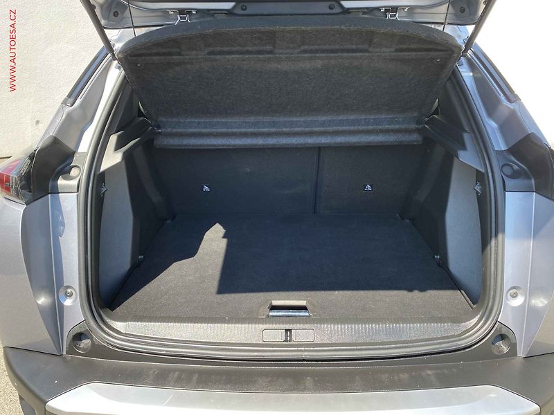 Peugeot 2008 (2021) 1.2PT, Allure, TZ, navi - fotka 7 z 18