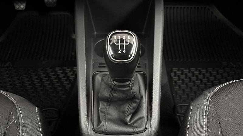 Škoda Fabia 1.0 TSI Ambition Combi - fotka 23 z 23