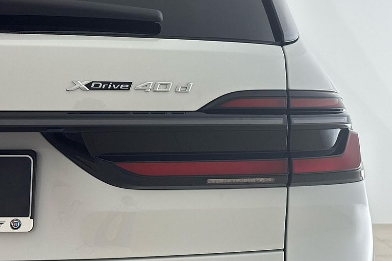 BMW X7 xDrive40d - fotka 4 z 25