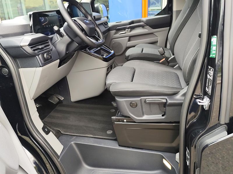 Ford Tourneo Custom (2025) Tourneo Custom L1,TITANIUM,2.0 - fotka 21 z 35