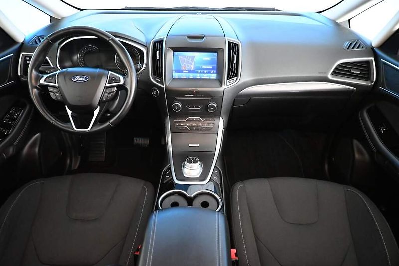 Ford S-MAX (2021) 2.0 7 Míst LED Tažné TITANIUM - fotka 13 z 34