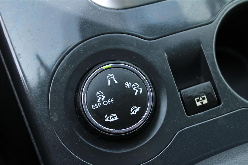 Peugeot 3008 1.6THP 115kW PREMIUM ČR - fotka 17 z 25