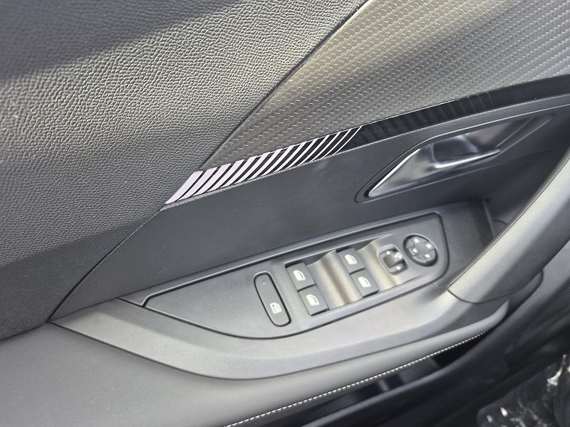 Peugeot 2008 (2026)  ALLURE Hybrid 145 e-DCS6 - fotka 16 z 19