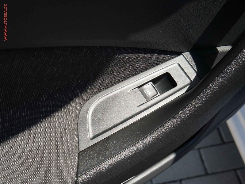 Škoda Scala (2020) 1.6 TDi, ČR, Style, LED - fotka 12 z 19