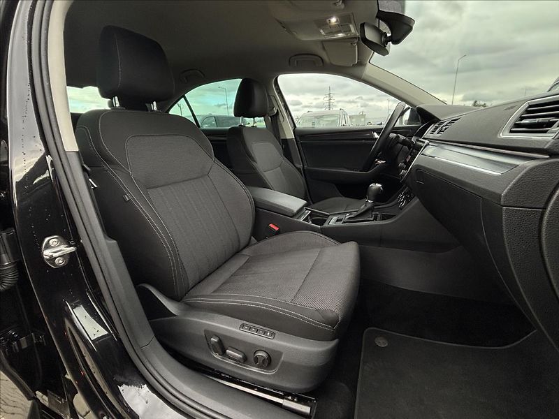 Škoda Superb 2,0 TDI 147kW Style 4x4 DSG - fotka 19 z 37