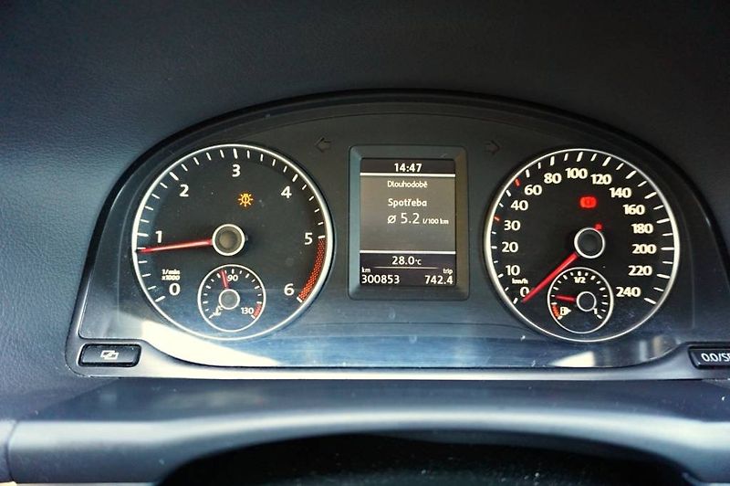 Volkswagen Touran (2011) 2,0 TDI 103 kW - fotka 32 z 48