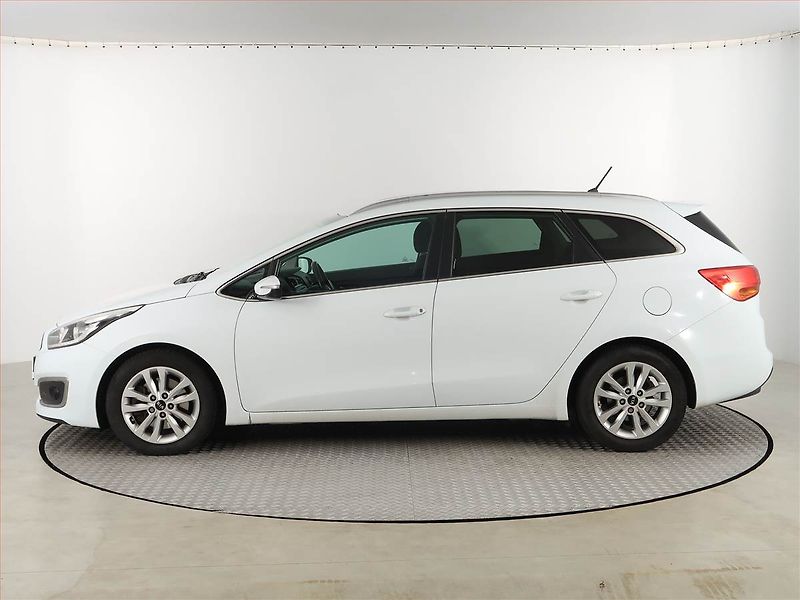 Kia Ceed (2016) 1.6 GDI, Automat, Tempomat - fotka 3 z 19