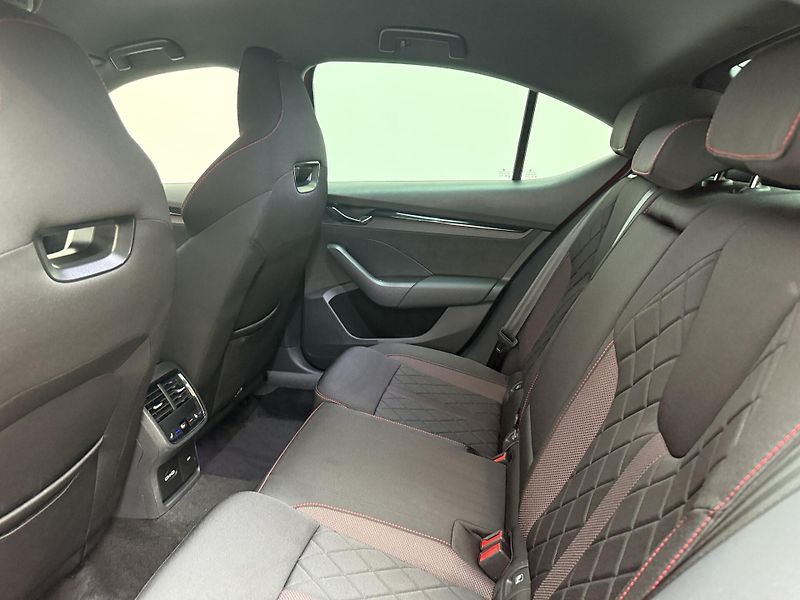 Škoda Octavia 2.0 TSI 180kW DSG RS - fotka 11 z 13