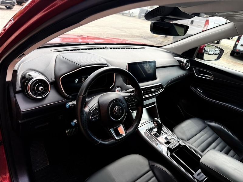 MG EHS 1,5 PHEV LUXURY - fotka 9 z 31