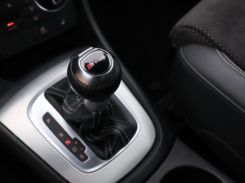 Audi Q3 2,0 TFSI 162kW quattro S-Line - fotka 29 z 37
