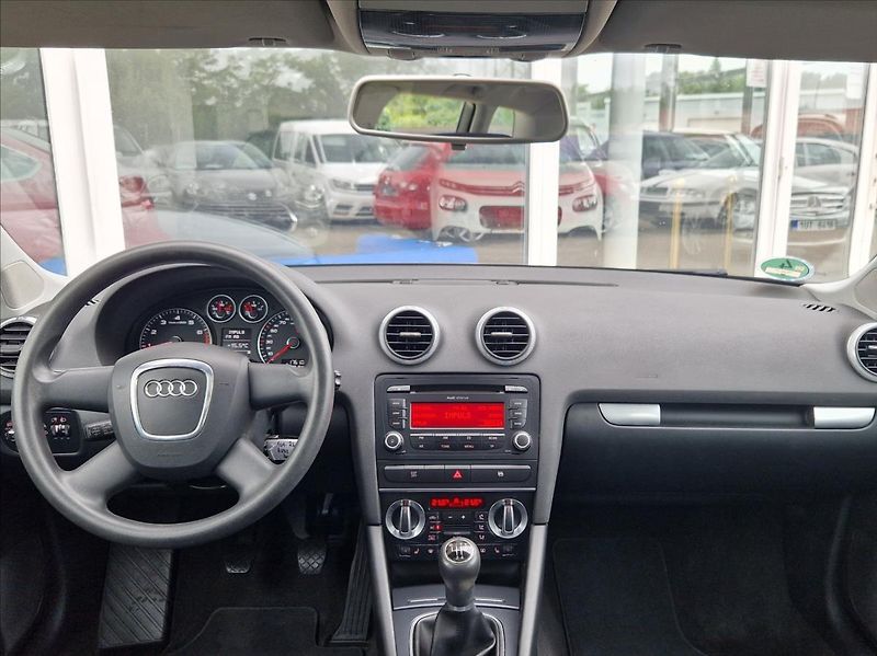 Audi A3 1,6 MPI SPORTBACK AUTOAC PANO - fotka 20 z 32