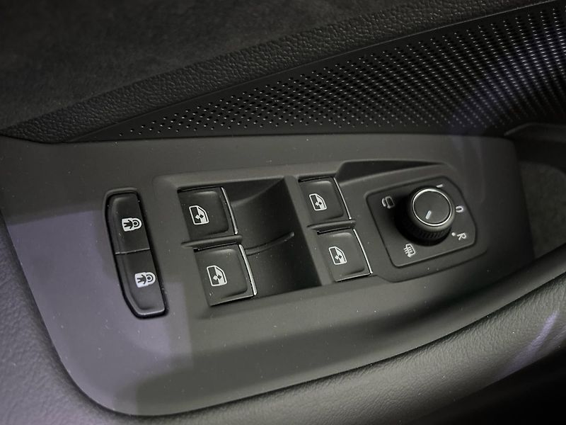 Volkswagen Passat R-Line People - fotka 21 z 31