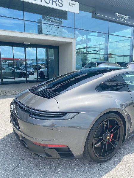 Porsche 911 (2024) Carrera 4 GTS Panorama - fotka 10 z 32