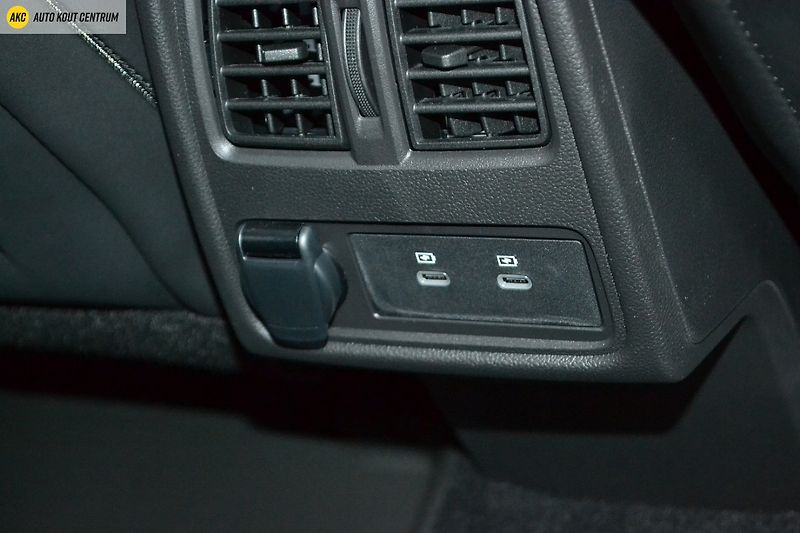 Renault Captur techno mild hybrid 140 - fotka 15 z 52
