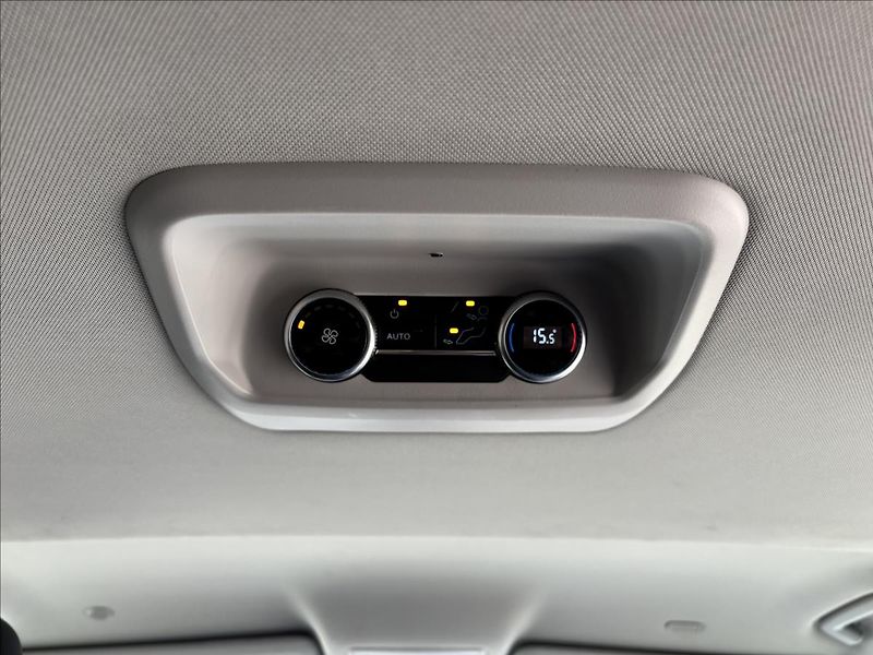 Ford Tourneo Custom 2,0 EcoBlue 125kW Titanium L1 - fotka 20 z 54
