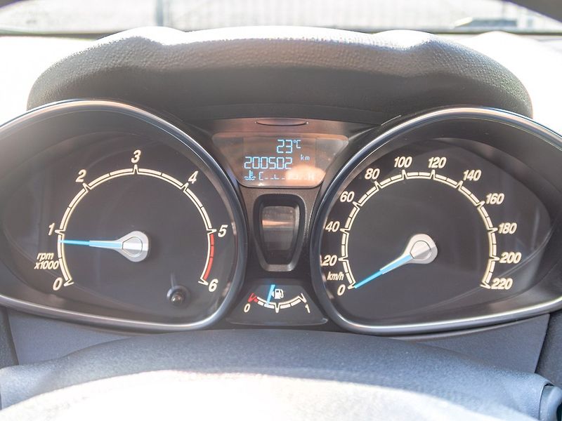 Ford Fiesta (2014) 1.6TDCI 70KW – PO ROZVODECH - fotka 17 z 45