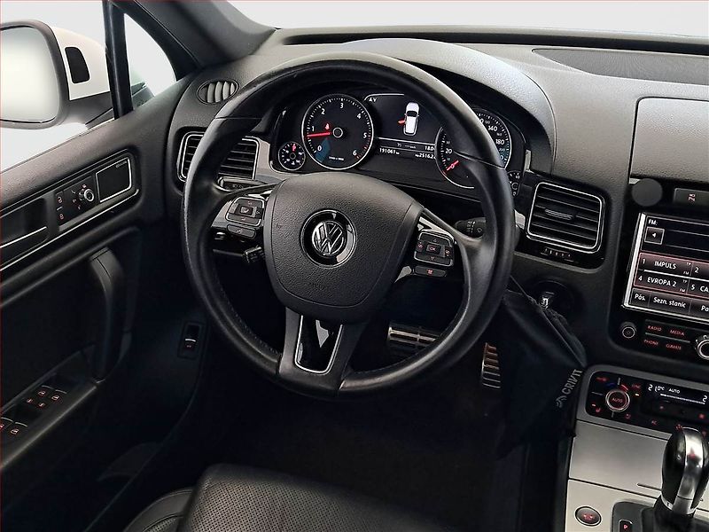 Volkswagen Touareg (2012) 3.0 TDI, 4X4, Automat - fotka 17 z 21