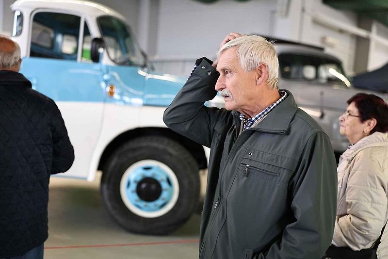 Z autosalonu v Lysé v pátek 1. listopadu 2024.