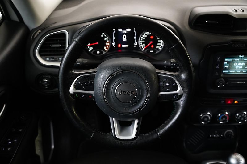 Jeep Renegade - fotka 17 z 23