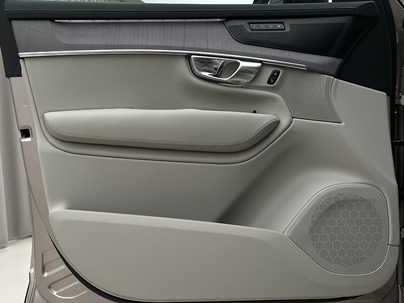 Volvo XC90 (2026) T8 AWD AUT RECHARGE DARK PLUS - fotka 23 z 46