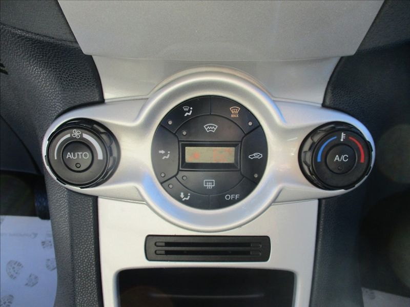 Ford Fiesta 1,2 i, aut.klima, serv.kniha, - fotka 17 z 28