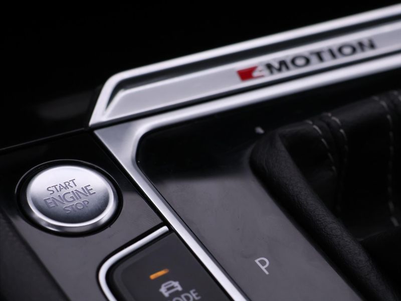 Volkswagen Passat 2,0 TSI 206kW R-line Highline - fotka 34 z 45