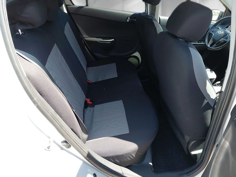 Hyundai i20 (2014) 1,25i 63 kW Family Go - fotka 20 z 24