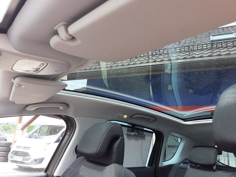 Peugeot 3008 (2011) 1.6 i  16V 115Kw - fotka 16 z 36