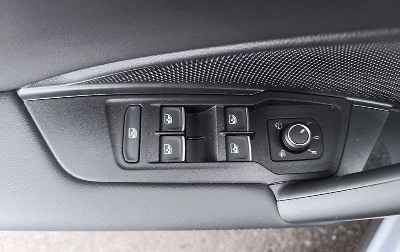 Volkswagen Tiguan R-Line 1,5 eTSI 110 kW mHEV - fotka 18 z 23