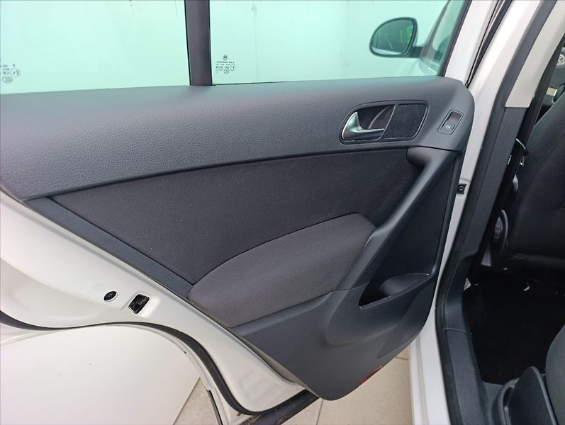 Volkswagen Tiguan 2,0 TDi DSG 4Motion Navi Tažné - fotka 21 z 40