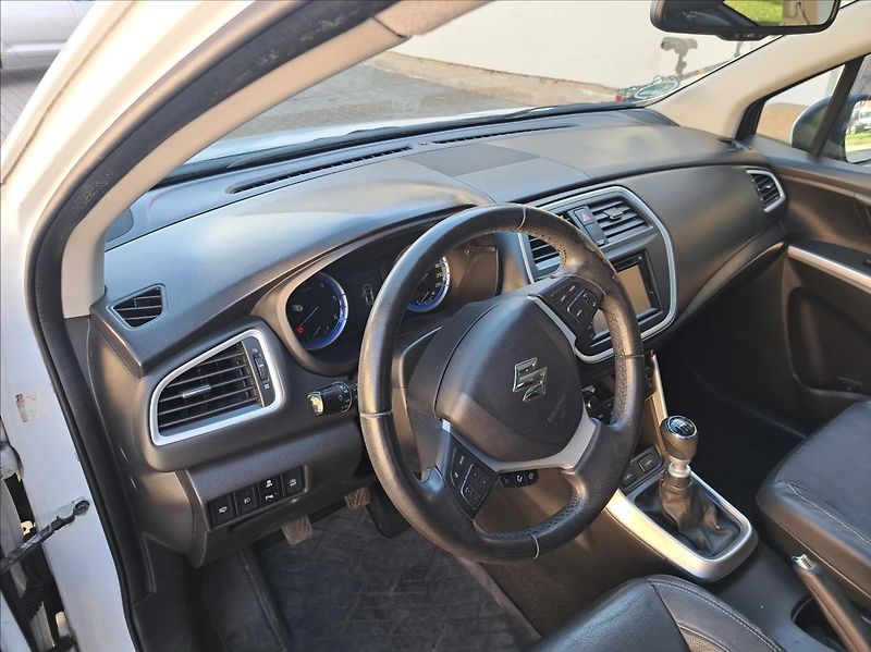 Suzuki SX4 S-Cross 1,6 DDiS - fotka 21 z 58