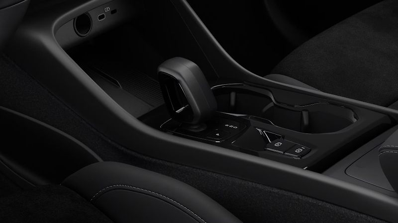 Volvo XC40 (2026) B3 AUT DARK PLUS - fotka 15 z 17