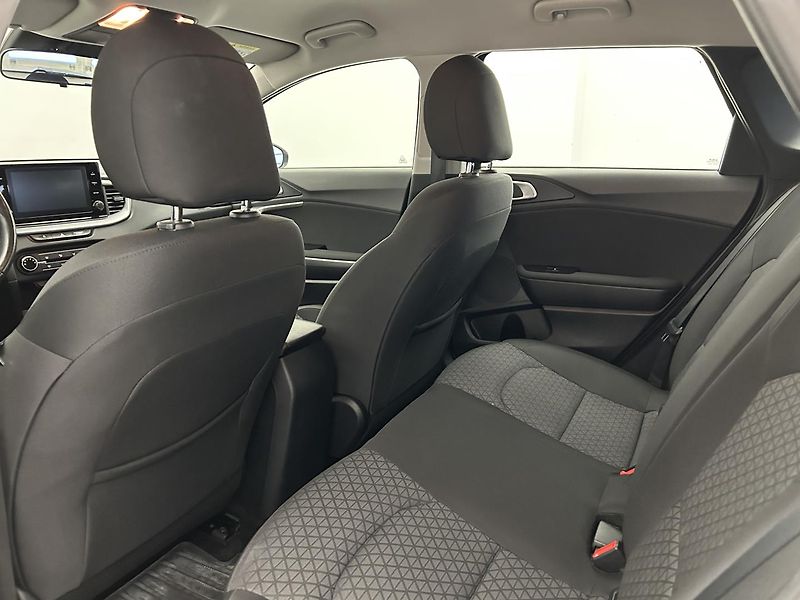 Kia Ceed 1.5 T-GDI SPIN - fotka 16 z 23