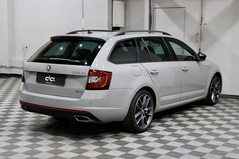 Škoda Octavia 3 FL 2.0 TSI 180 kW DSG RS - fotka 6 z 43