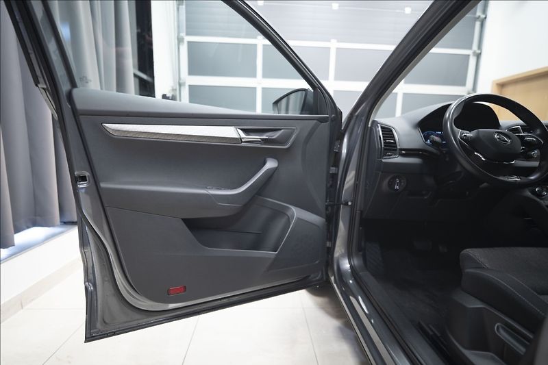 Škoda Karoq 2,0 TDI DSG 4x4 NAVI KAMERA ČR - fotka 17 z 40