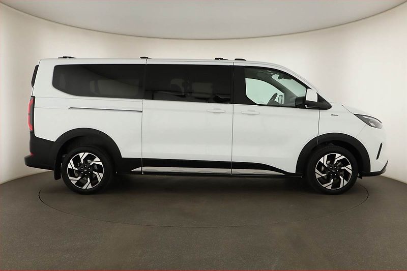 Ford Tourneo Custom (2025) 2.0 EcoBlue AWD - fotka 6 z 24